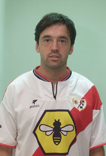 Defendió la camiseta del Rayo dos temporadas 2000/01 y 2001/02.