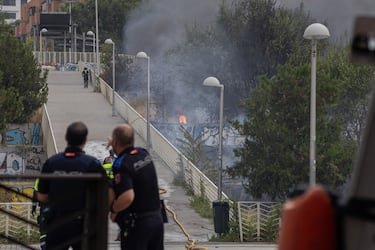 El incendio se originó en la calle Párroco Eusebio Cuenca, en una zona sin urbanizar cercana al Espacio Delicias y el Museo del Ferrocarril, en Madrid.