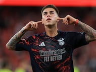 Enzo Barrenechea celebra un gol con el Benfica.