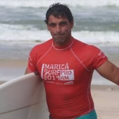 Fallece en plena competición el surfista Leo Neves