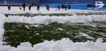 La nieve tiñe de blanco los estadios del fútbol español