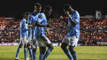 Avilés Hurtado festeja su gol contra el Atlético de San Luis con su característico baile.