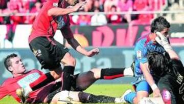 <b>SIN ACIERTO. </b>Albín tuvo aquí la oportunidad de hacer el 1-2 para el Getafe, pero el balón se fue fuera y el Mallorca marcó después el 2-1.