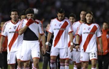 Con 113 años de historia, el equipo de la banda cruzada se fue a la Primera B Nacional en 2011 luego de ceder en la promoción ante Belgrano. Luego de 363 días en segunda categoría, River pudo volver a sus orígenes el 23 de junio de 2012 y ganó su título número 35.