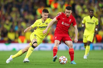 Diogo Jota y Foyth.