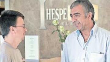 <b>EN GETAFE. </b>Bayram Tutumlu, agente de Laudrup, habló con AS en el hotel donde se aloja en Getafe.