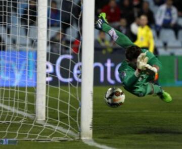 0-1. El portero azulón Guaita marcó en propia puerta tras un remate de Íñigo Martínez.