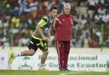 La Roja entreno en el nuevo estadio de Malabo repleto de seguidores que querían ver a nuestros internacionales. Casillas fue de los más aclamados.