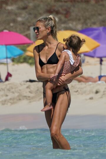 El entrenador del Atlético de Madrid se está tomando unos días de merecido descanso con su familia en las playas de las Islas Baleares.
