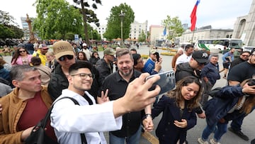 Concepcion, 20 de octubre 2025.
El candidato presidencial Johannes Kaiser realiza un punto de prensa ciudadano con preguntas de medios de comunicacion locales y vecinos de Concepcion.
Carlos Acuna/Aton Chile