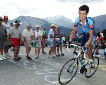 Roberto Heras subiendo L'Alpe d'Huez durante el Tour de 2004.