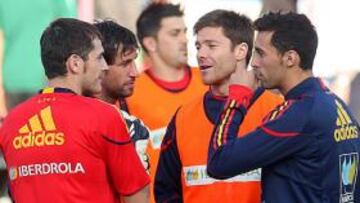 España regresa al trabajo con Xabi Alonso y sin Ramos