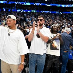 Which celebrities are Dallas Mavericks fans?
