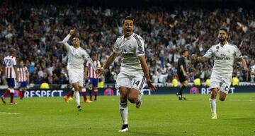 Chicharito celebra su gol.