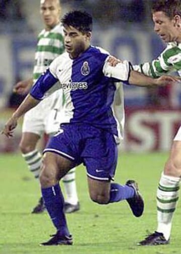 Hugo Ibarra era titular de Porto hasta que llegó Mourinho el 2001. Nunca hubo razón para su suplencia. Tuvo que volver a Boca.