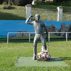 Outrage as statue of golf legend Seve Ballesteros stolen in Spanish town