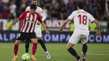 Unai Vencedor of Athletic Club and Thomas Delaney of Sevilla FC in action during the spanish league, La Liga Santander, football match played between Sevilla FC and Athletic Club at Ramon Sanchez-Pizjuan stadium on May 22, 2022, in Sevilla, Spain.
 AFP7 
