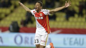 Multicampeón en la Lige 1 y campeón del mundo, es parte del currículum de Mbappé con apenas 19 años. Debutó en la liga francesa con el AS Mónaco a sus 16 años, siendo el más joven en la historia del club en hacerlo.