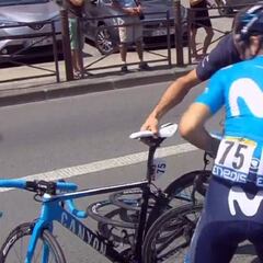 Mikel Landa sufrió una caída en la salida neutralizada