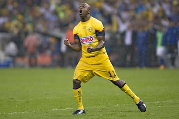 El famoso Chucho  (QEPD) fue el lider de anotaciones y posteriormente, en una milagrosa final frente a Cruz Azul, logró conquistar el título de Liga con las Águilas del América