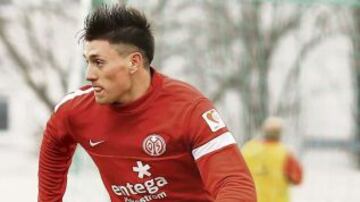 Nicolás Castillo jugó a préstamo la mitad de la temporada 2014-2015 en el Mainz, donde llegó desde Brujas.