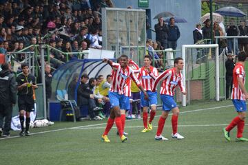 Wesley celebra un gol con el Atlético en el Torneo Internacional Sub-17 de Basauri. 