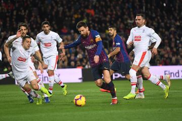 El jugador del Barcelona Messi marca el 2-0 al Eibar. Es su gol 400 en LaLiga. 