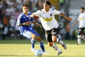 Llegó el 2007 a Colo Colo desde Colón de Santa Fé y ganó los dos torneos del año. Marcó 12 goles.