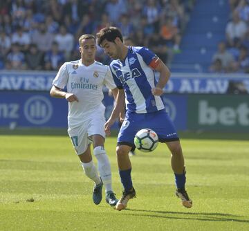 Manu García ante Lucas Vázquez.