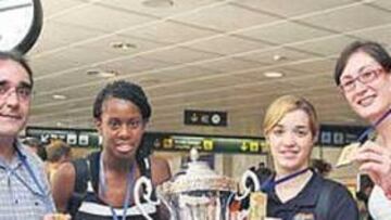 <b>JÚNIORS DE ORO. </b>Las jugadoras españolas llegaron a Barajas tras ganar el Europeo de Tenerife.