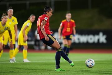 0-5. Jennifer Hermoso marca el quinto gol de penalti.
