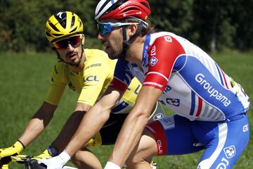 En una etapa ganada por Awout Van Aert, Alaphilippe perdió el liderato tras una penalización de 20 segundos. Adam Yates es el nuevo mailot amarillo y hay 4 colombianos en el top 10: Egan, Nairo, López y Chaves.