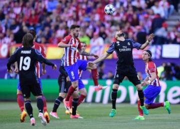 Benzema y Saúl Ñíguez.