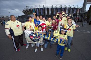 Mira el Color del Clásico Nacional celebrado en el Estadio Azteca en una nueva batalla entre el América y las Chivas.