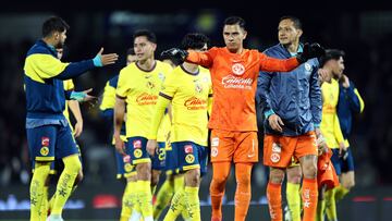 MEX3695. CIUDAD DE MÉXICO (MÉXICO), 22/02/2025.- Jugadores de América celebran este sábado, en un partido por la jornada 8 del torneo Clausura 2025 de la Liga MX entre Pumas y América, en el estadio Olímpico Universitario de Ciudad de México (México). EFE/ Sáshenka Gutiérrez