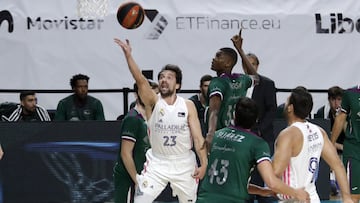 Sergio Llull entra a canasta.