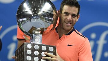 DMCF02B. Stockholm (Sweden), 23/10/2016.- Argentina's Juan Martin del Potro posing with the trophyafter winning the men's final match against Jack Sock US at the ATP Stockholm Open tennis tournament in Stockholm, Sweden, 23 October 2016. (Abierto, Estocolmo, Tenis, Suecia) EFE/EPA/JONAS EKSTROMER SWEDEN OUT