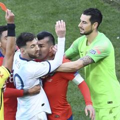 El histórico récord negativo que alcanzó Gary Medel en la Roja