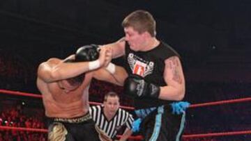 Hatton se plantea volver al boxeo gracias a la WWE