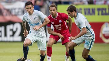 FK Zenit's Argentine midfielder Matias Kranevitter (L) and defender Emanuel Mamana (R) vie for the ball with FC Utrecht's Belgian forward Cyriel Dessers during the UEFA Europa League last qualifying round match between FC Utrecht and St Petersbu