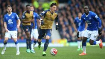 El centrocampista alemán, Mesut Özil, durante un partido de Premier League con el Arsenal.
