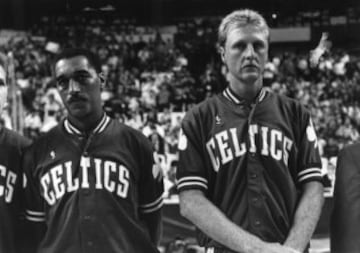 Dennis Johnson con Larry Bird. 