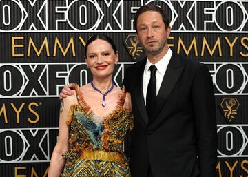 El actor, uno de los protagonistas de 'The Bear' acudi車 con su esposa, la fot車grafa ucraniana Yelena Yemchuk.