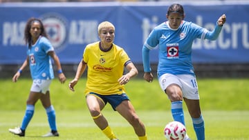 Miah Zuazua (L) of America fights for the ball with Lia Martinez (R) of Cruz Azul during the Liga BBVA MX Femenil Round 1st match between Cruz Azul and America, at La Noria, on July 07, 2024 in Mexico City, Mexico.