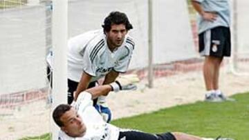<b>TITULAR. </b>El portero del Real Madrid jugó ayer el encuentro del Trofeo Bernabéu y trabaja para no ser el 'eterno suplente' de Casillas.