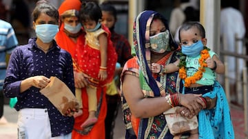 New Delhi (India), 04/08/2020.- Indian devotees wearing masks come out of the lord Hanuman Temple after offering prayers in New Delhi, India, 04 August 2020. India is listed as the third highest country worldwide in regard to total COVID-19 cases after th