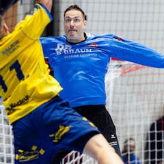 El entrenador de porteros del Melsungen abandona el retiro para ganar al Bidasoa