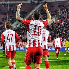 James logra su puntuación más alta desde que llegó a Grecia