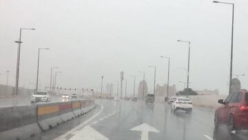 La lluvia complica las condiciones del trazado de Losail