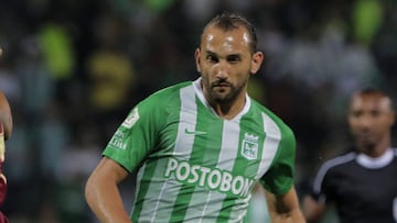 Hernán Barcos durante un partido con Atlético Nacional ante Tolima por los cuadrangulares de Liga Águila.
